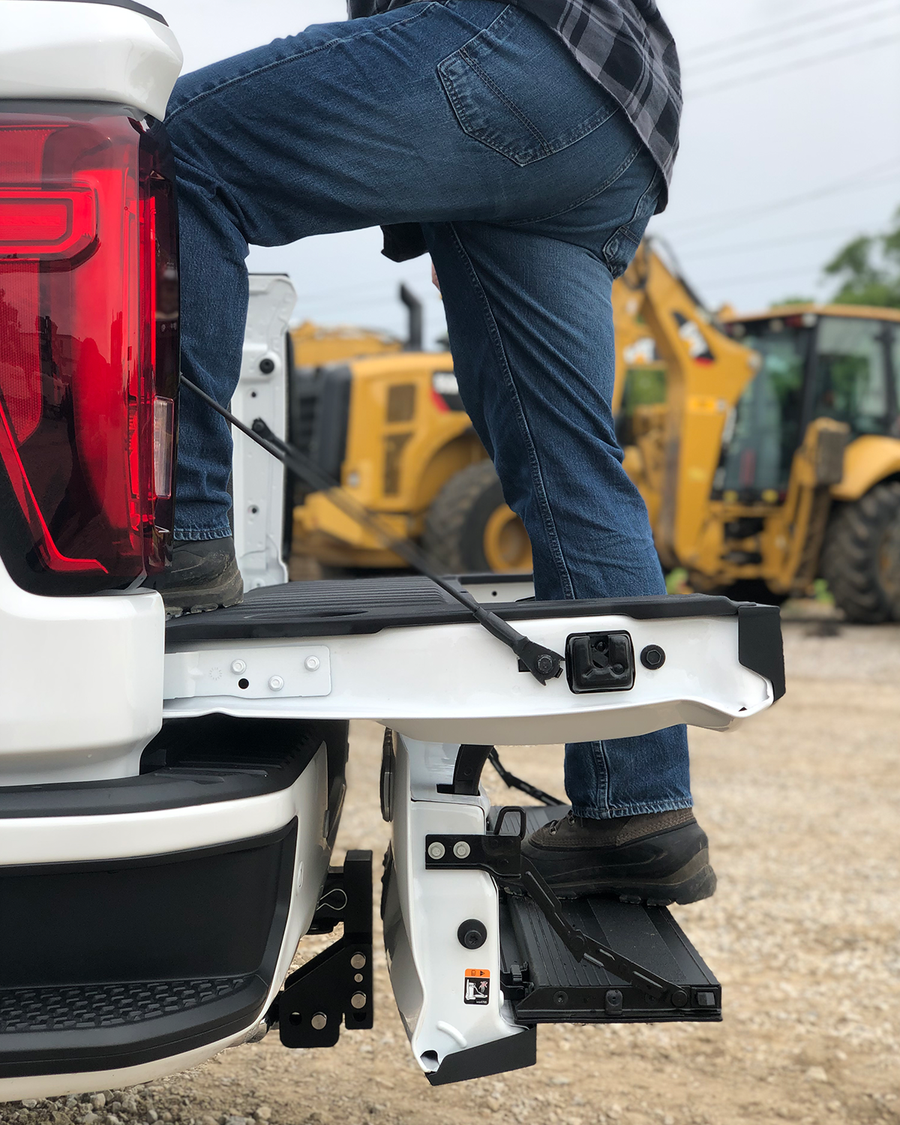 B&W MultiPro hitch installed on a GM pickup with a MultiPro - MultiFlex tailgate and construction equipment in the background.