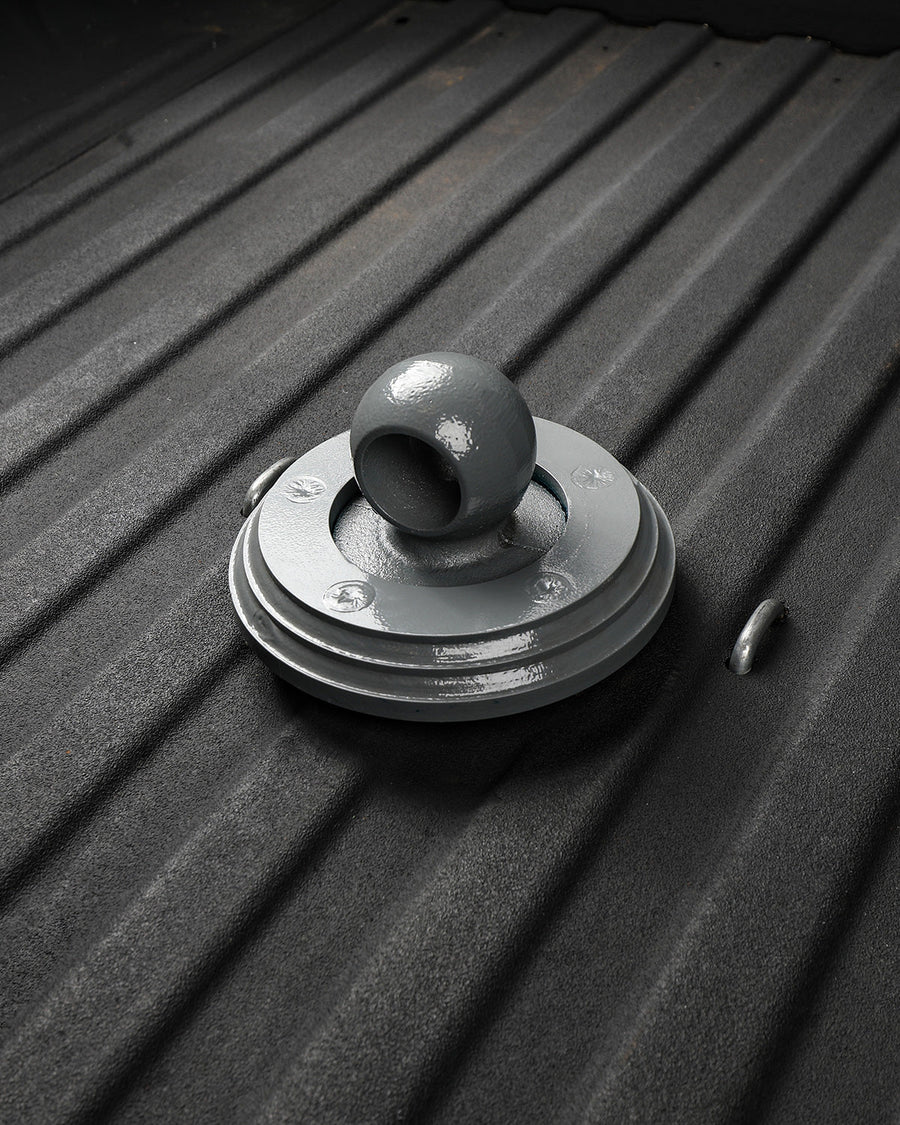 B&W Trailer Hitches turnoverball gooseneck eyelet in a truck bed.